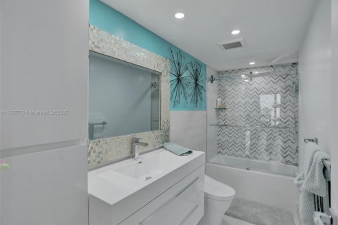 Condo in Hillsboro Beach, Florida, 2 bedrooms  № 1887315 - photo 24