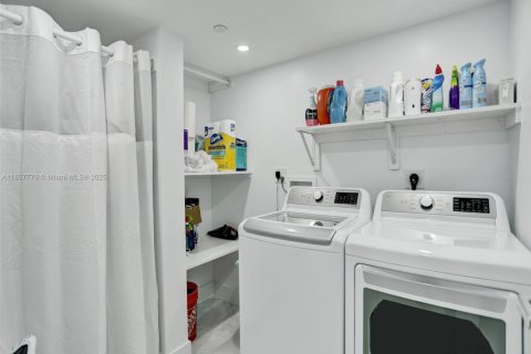 Condo in Hillsboro Beach, Florida, 2 bedrooms  № 1887315 - photo 26