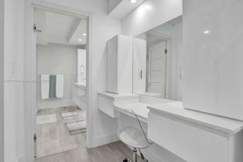 Condo in Hillsboro Beach, Florida, 2 bedrooms  № 1887315 - photo 20