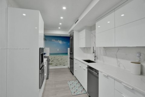 Condo in Hillsboro Beach, Florida, 2 bedrooms  № 1887315 - photo 14