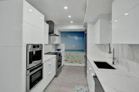 Condo in Hillsboro Beach, Florida, 2 bedrooms  № 1887315 - photo 15