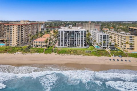 Condo in Hillsboro Beach, Florida, 2 bedrooms  № 1887315 - photo 1