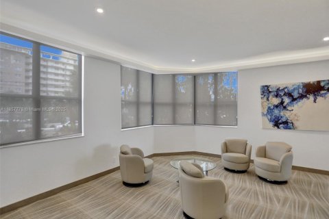 Condo in Hillsboro Beach, Florida, 2 bedrooms  № 1887315 - photo 30