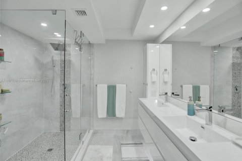Condo in Hillsboro Beach, Florida, 2 bedrooms  № 1887315 - photo 18