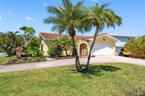 Villa ou maison à Madeira Beach, Floride 3 chambres, 130.06 m2 № 2104803