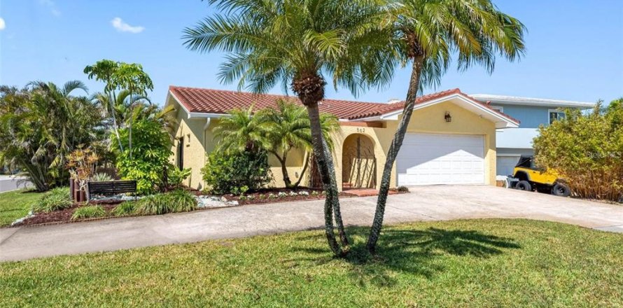 Villa ou maison à Madeira Beach, Floride 3 chambres, 130.06 m2 № 2104803