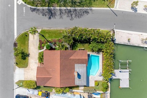 Villa ou maison à louer à Madeira Beach, Floride: 3 chambres, 130.06 m2 № 2104803 - photo 2