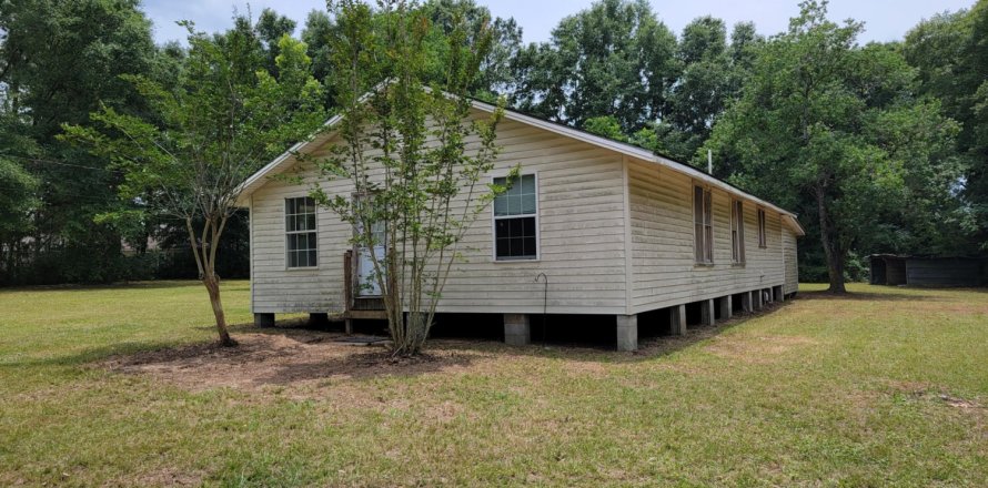 House in Crestview, Florida 2 bedrooms, 130.06 sq.m. № 590061
