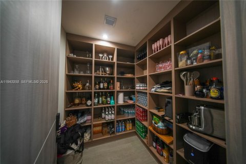 Снять в аренду виллу или дом в Норт-Бей-Виллидж, Флорида 5 спален, 436.92м2, № 2061405 - фото 23