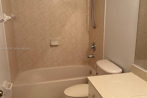 Снять в аренду таунхаус в Хайалиа, Флорида 3 спальни, 139.35м2, № 2030731 - фото 3