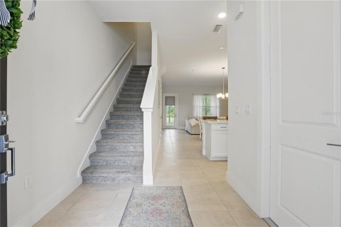 Townhouse in Oviedo, Florida 3 bedrooms, 174.38 sq.m. № 2205112 - photo 12