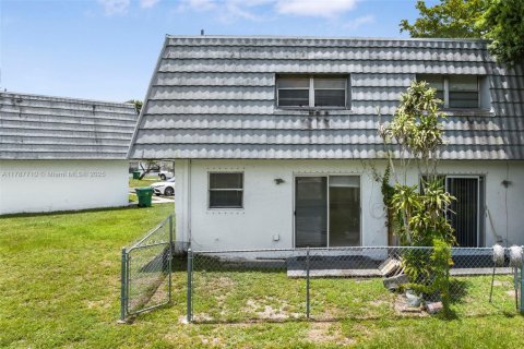 Commercial property in Lauderhill, Florida 284.75 sq.m. № 1705310 - photo 28
