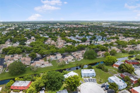 Commercial property in Lauderhill, Florida 284.75 sq.m. № 1705310 - photo 30