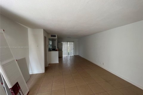Commercial property in Lauderhill, Florida 284.75 sq.m. № 1705310 - photo 4