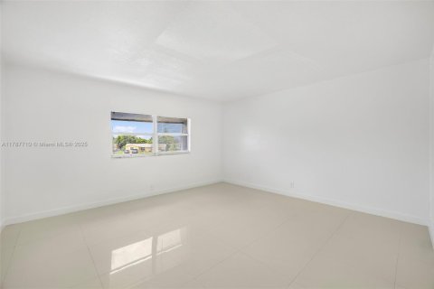 Commercial property in Lauderhill, Florida 284.75 sq.m. № 1705310 - photo 19