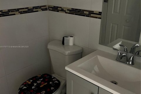 Commercial property in Lauderhill, Florida 284.75 sq.m. № 1705310 - photo 9