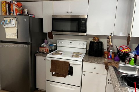 Commercial property in Lauderhill, Florida 284.75 sq.m. № 1705310 - photo 8