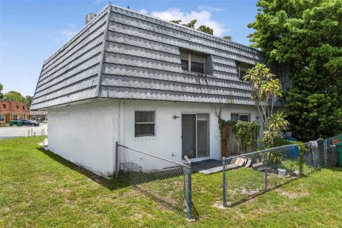 Commercial property in Lauderhill, Florida 284.75 sq.m. № 1705310 - photo 27