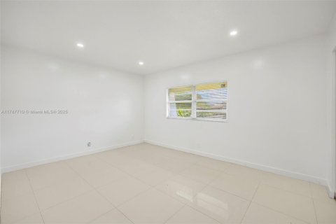Commercial property in Lauderhill, Florida 284.75 sq.m. № 1705310 - photo 23