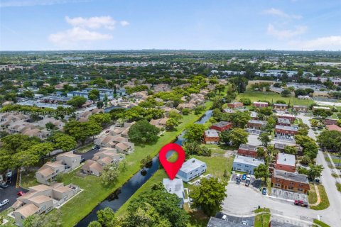 Commercial property in Lauderhill, Florida 284.75 sq.m. № 1705310 - photo 29