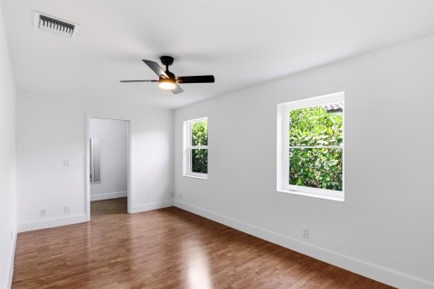 Villa ou maison à louer à Lake Worth, Floride: 3 chambres, 131.92 m2 № 2278969 - photo 13