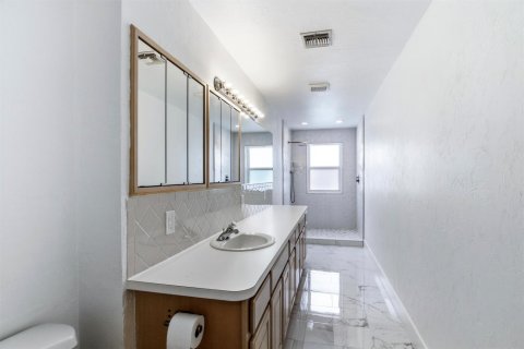 Villa ou maison à louer à Lake Worth, Floride: 3 chambres, 131.92 m2 № 2278969 - photo 16