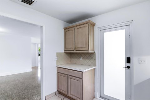 Villa ou maison à louer à Lake Worth, Floride: 3 chambres, 131.92 m2 № 2278969 - photo 6