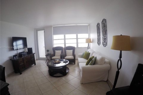 Copropriété à louer à Miami Beach, Floride: 1 chambre, 76.18 m2 № 1709418 - photo 3