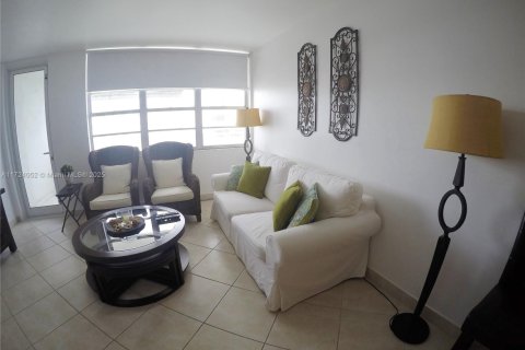 Copropriété à louer à Miami Beach, Floride: 1 chambre, 76.18 m2 № 1709418 - photo 4