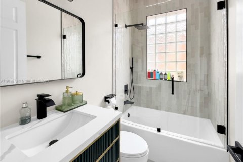 Купить таунхаус в Норт-Майами-Бич, Флорида 4 спальни, 196.49м2, № 1974822 - фото 14