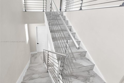 Купить таунхаус в Норт-Майами-Бич, Флорида 4 спальни, 196.49м2, № 1974822 - фото 22