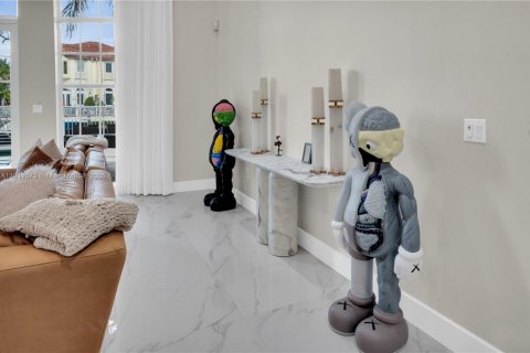 Купить таунхаус в Норт-Майами-Бич, Флорида 4 спальни, 196.49м2, № 1974822 - фото 6