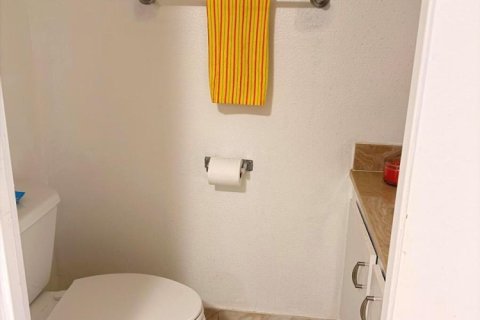 Copropriété à louer à Lauderdale Lakes, Floride: 2 chambres, 77.57 m2 № 2171491 - photo 4
