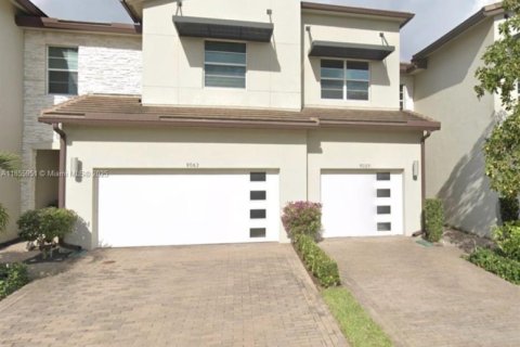 Townhouse in Lake Worth, Florida 3 bedrooms, 154.12 sq.m. № 1880277 - photo 1