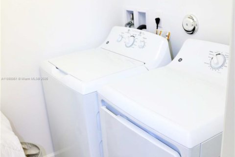 Adosado en venta en Lake Worth, Florida, 3 dormitorios, 154.12 m2 № 1880277 - foto 20