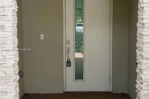 Townhouse in Lake Worth, Florida 3 bedrooms, 154.12 sq.m. № 1880277 - photo 2