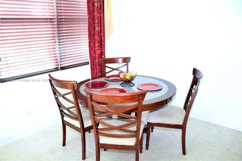 Adosado en venta en Lake Worth, Florida, 3 dormitorios, 154.12 m2 № 1880277 - foto 13