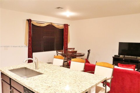 Adosado en venta en Lake Worth, Florida, 3 dormitorios, 154.12 m2 № 1880277 - foto 11