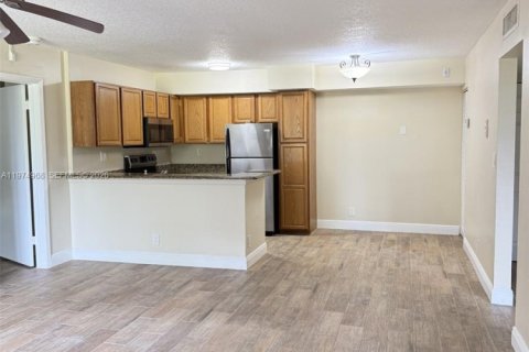 Condo in Coconut Creek, Florida, 2 bedrooms  № 2040449 - photo 3