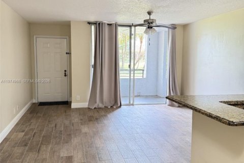 Condo in Coconut Creek, Florida, 2 bedrooms  № 2040449 - photo 9