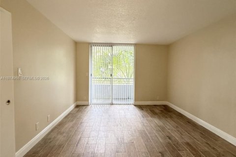 Condo in Coconut Creek, Florida, 2 bedrooms  № 2040449 - photo 18