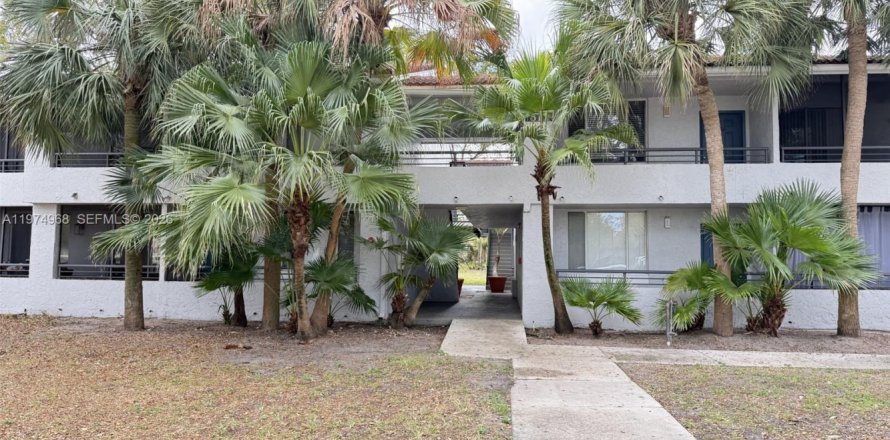 Condo in Coconut Creek, Florida, 2 bedrooms  № 2040449
