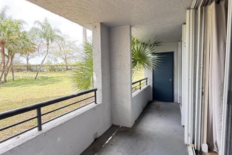Condo in Coconut Creek, Florida, 2 bedrooms  № 2040449 - photo 21