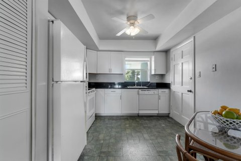 Купить кондоминиум в Оушен-Ридж, Флорида 5 комнат, 101.08м2, № 2083525 - фото 14