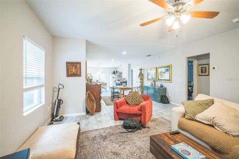 House in Tampa, Florida 3 bedrooms, 153.29 sq.m. № 1812764 - photo 10