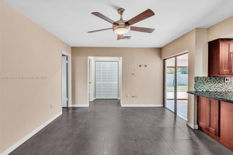 Casa en venta en Miami Lakes, Florida, 4 dormitorios, 162.95 m2 № 1970661 - foto 12