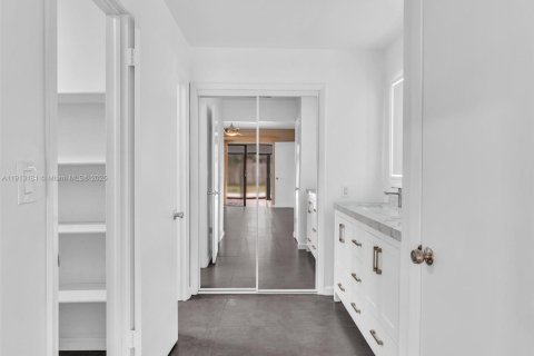 Casa en venta en Miami Lakes, Florida, 4 dormitorios, 162.95 m2 № 1970661 - foto 17