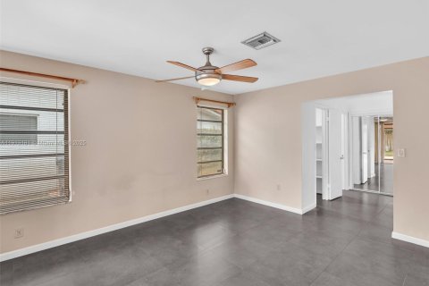 Casa en venta en Miami Lakes, Florida, 4 dormitorios, 162.95 m2 № 1970661 - foto 15