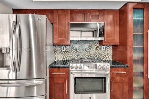 Casa en venta en Miami Lakes, Florida, 4 dormitorios, 162.95 m2 № 1970661 - foto 8