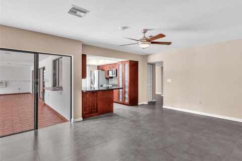 Casa en venta en Miami Lakes, Florida, 4 dormitorios, 162.95 m2 № 1970661 - foto 13